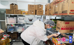 园平安办理员勤部分对食堂库房进行全面查抄